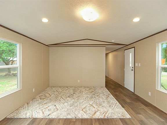 4th image of 77 Rayburn Dr