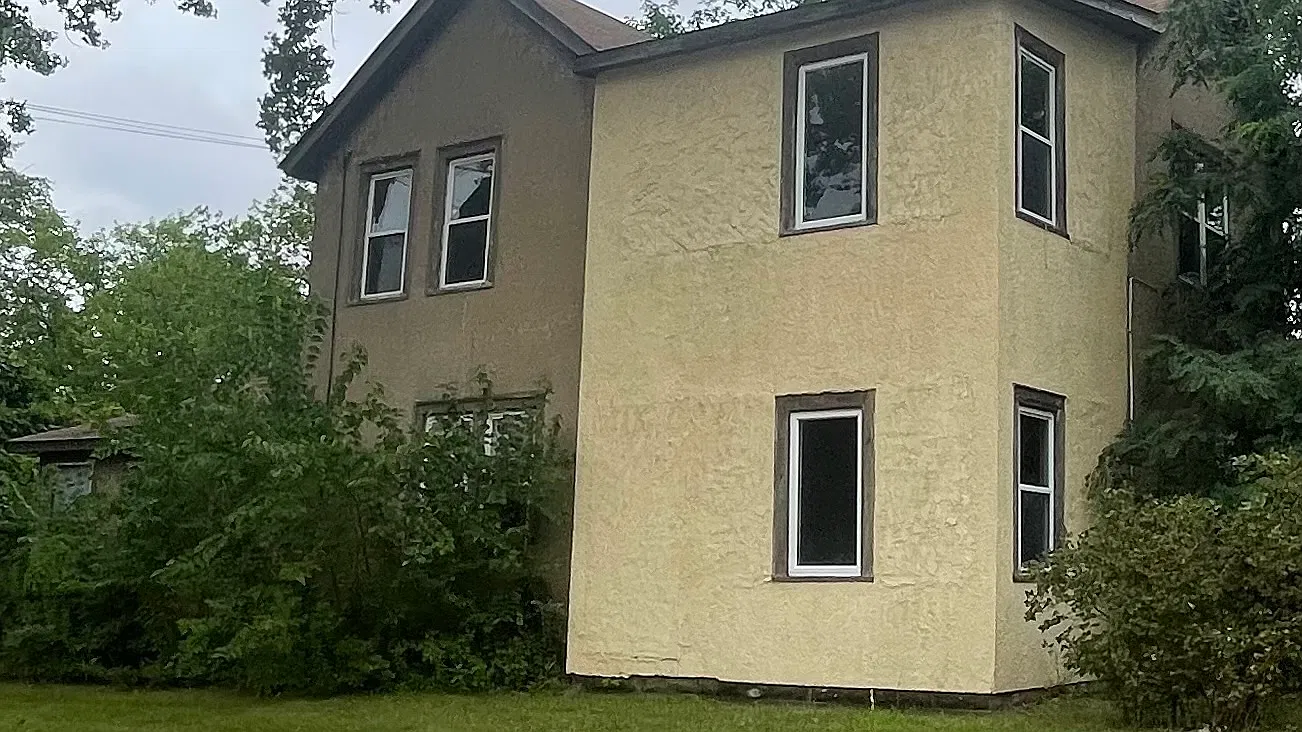3 bed, 1000 sqft, $1,900 — Photo 1