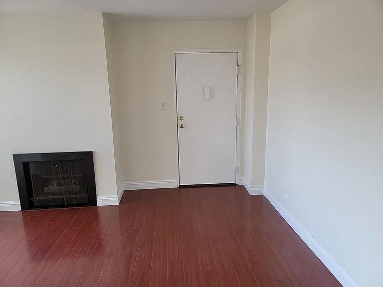 1421 16th St #8 — Photo 8