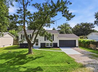223 Bachman Ln, Godfrey, IL 62035