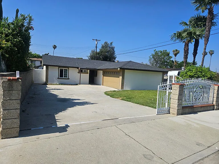 Fowler Ave — Photo 13