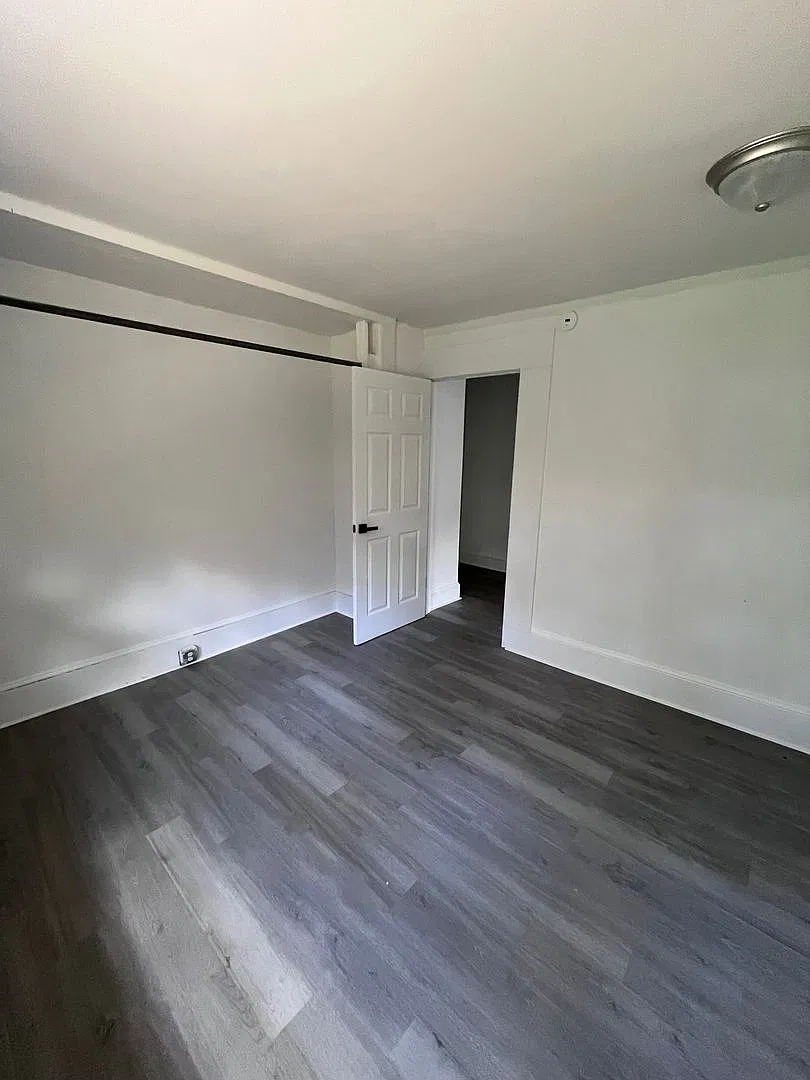 Room in 2 Bedroom Home at Davis Park Rd — Photo 4