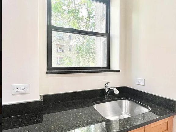 4th image of 217 E 22nd St APT 6