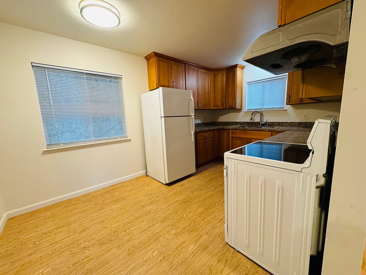 2 bed, 700 sqft, $3,500 — Photo 3