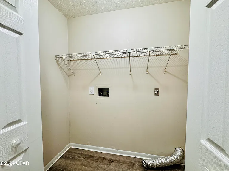 618 Gabriel St — Photo 20