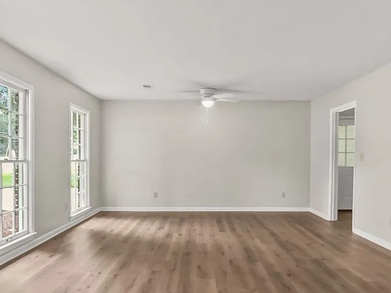 4215 Smith St — Photo 29