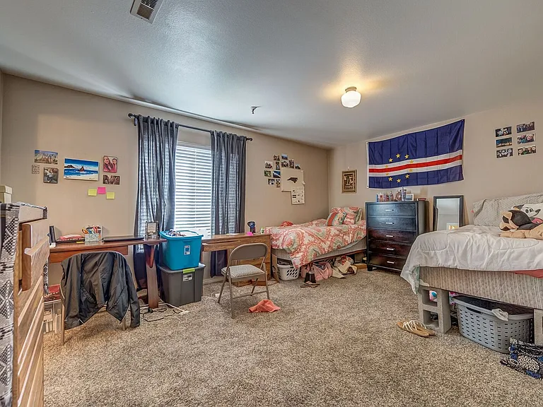 659 N 700 E #7 — Photo 8
