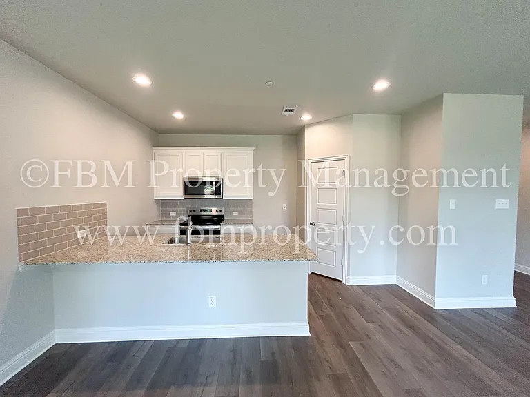 2133 Layla Dr — Photo 7