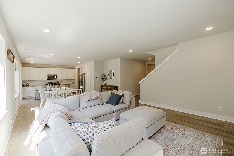 4th image of 4436 Hibiscus Circle SW