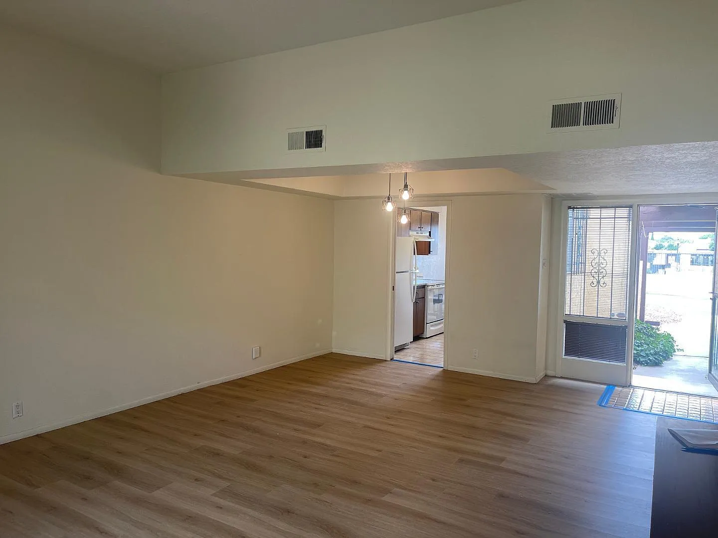 2 bed, 1220 sqft, $1,700 — Photo 4