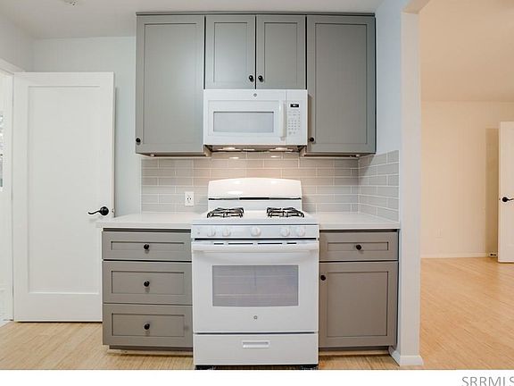 4th image of 1075 Ada Ave