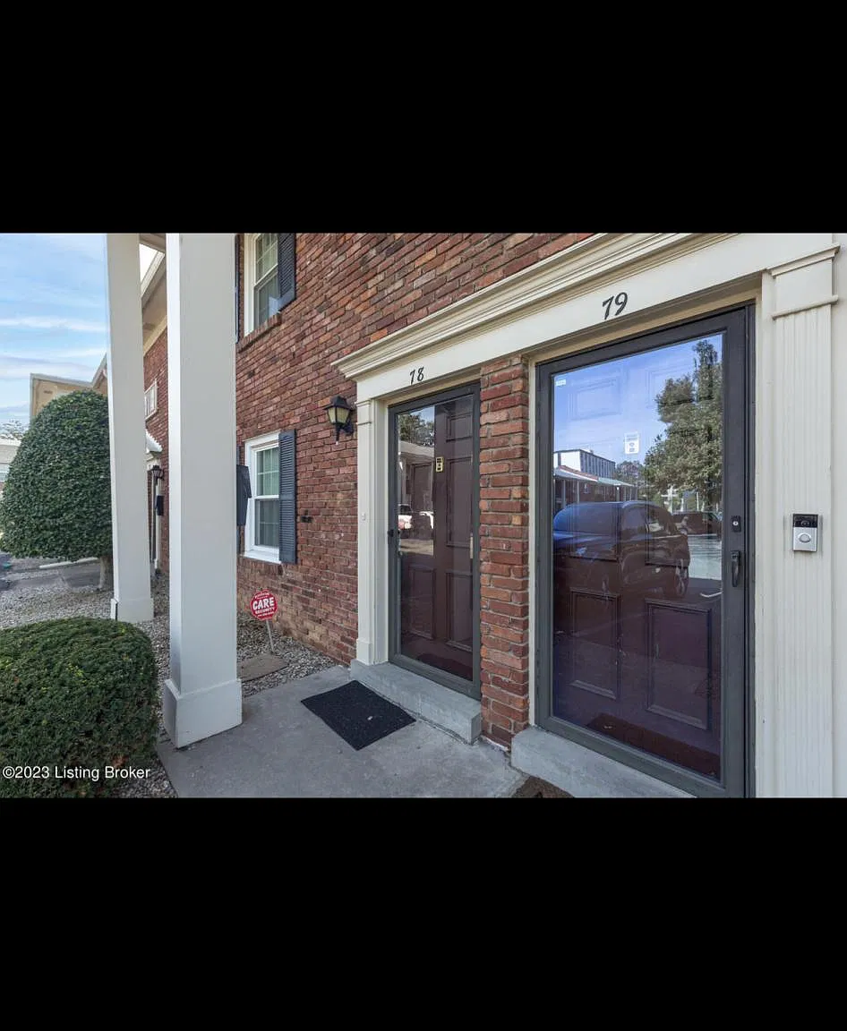 1926 Goldsmith Ln — Photo 2