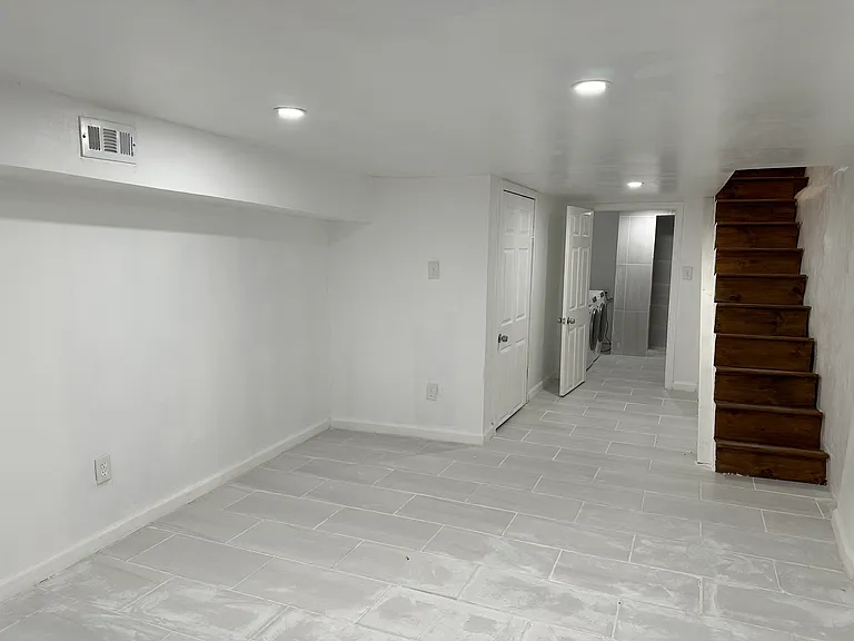 2240 Snyder Ave — Photo 12