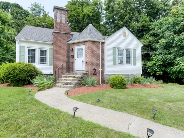 2 Maxdale Rd, Worcester, MA 01602
