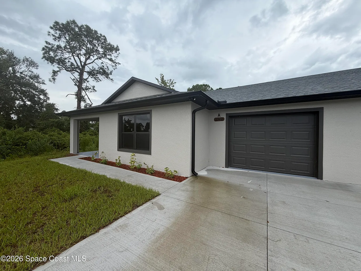 4 bed, 2.0 bath, 1736 sqft, $2,300 — Photo 2
