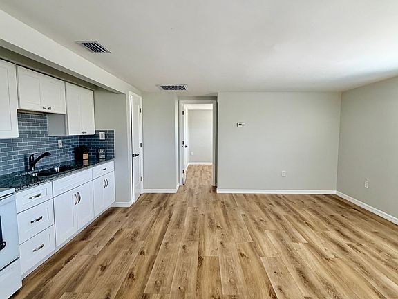 4th image of 101 Riverview Ave #1