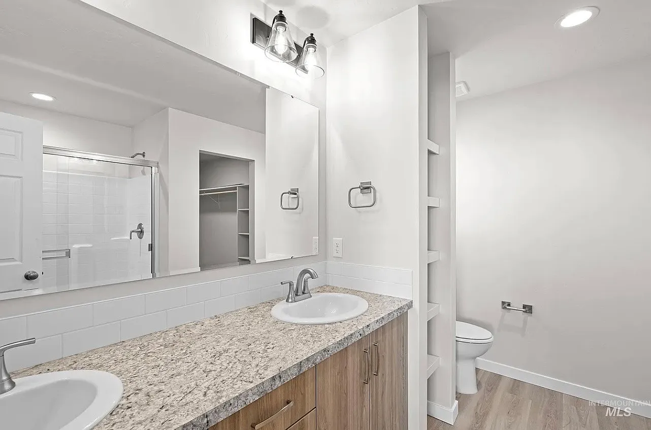 4 bed, 1860 sqft, $2,400 — Photo 3