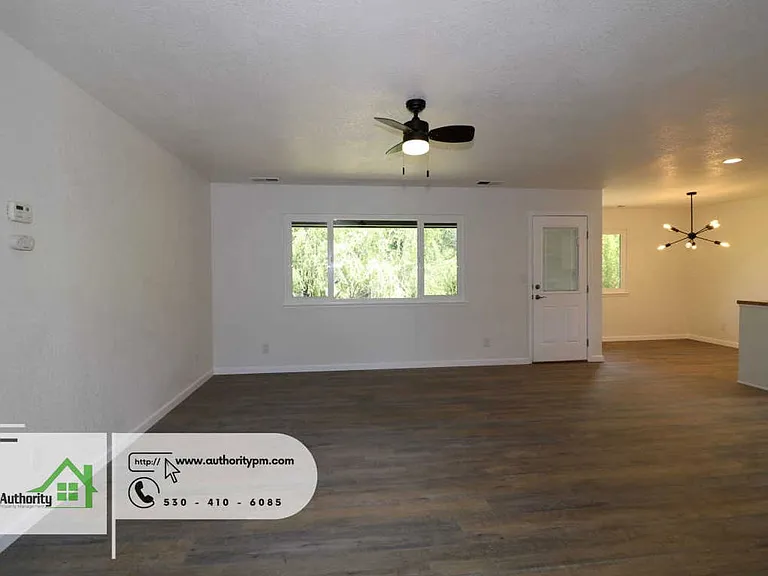 1833 Oregon Ave — Photo 9