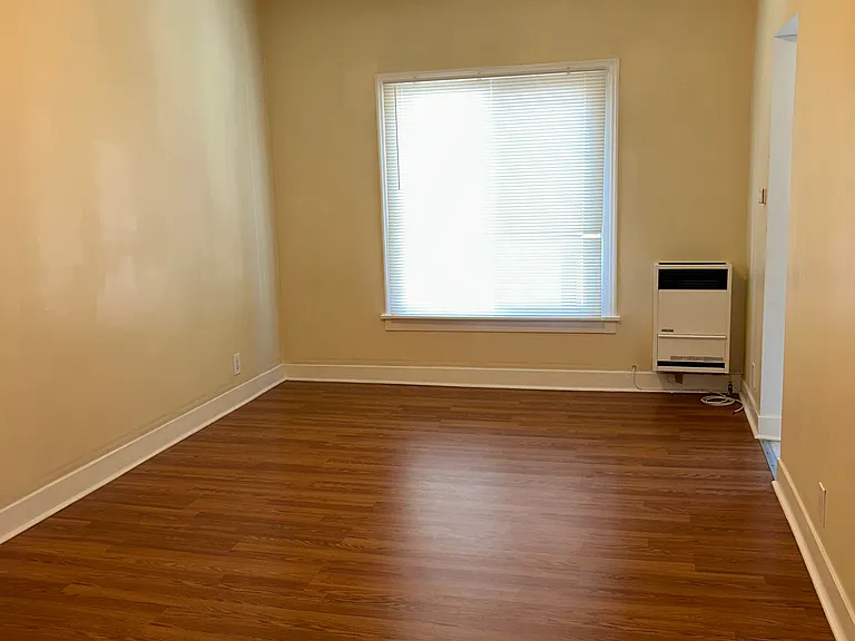 949 Everett St #18 — Photo 2
