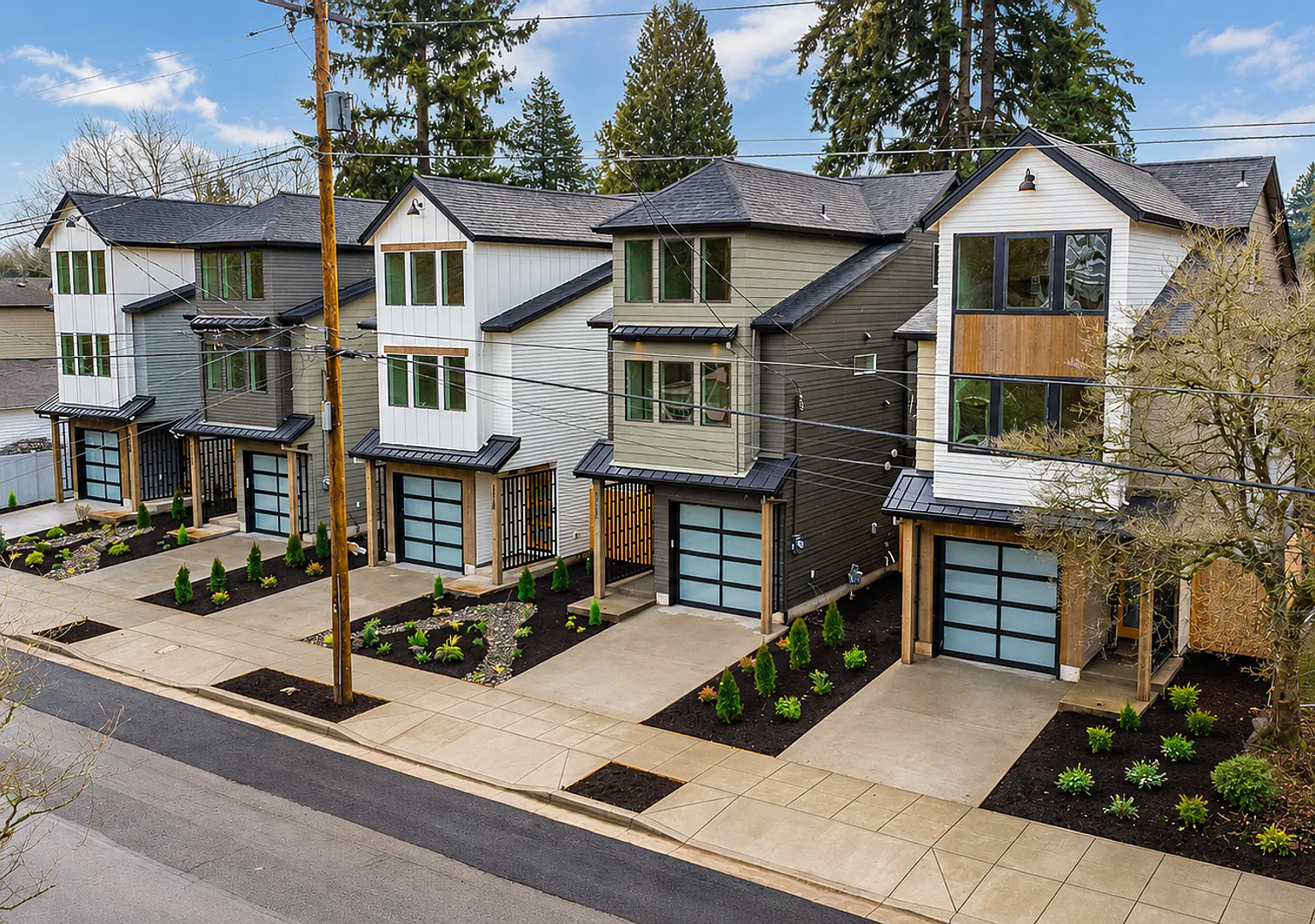 4BR/2.5BA 2023 Craftsman with Designer Finishes Eastmoreland (SE Portland) — Photo 2