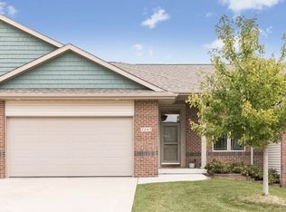 2245 E Grantview Dr, Coralville, IA 52241