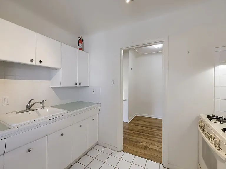 665 N Washington St #7A — Photo 4