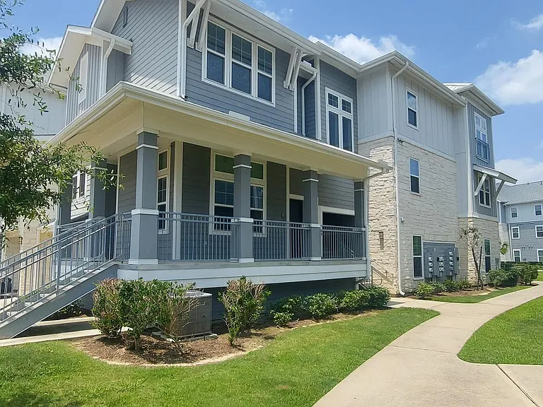 Catalon at Lago Mar I & II — Photo 158