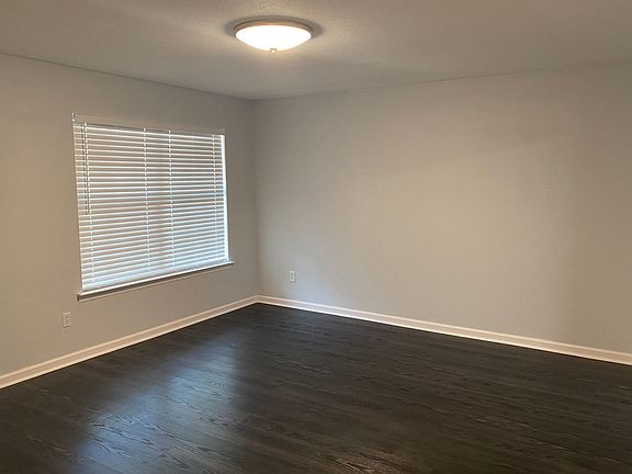 3rd image of 2811 Langley Ave APT 111