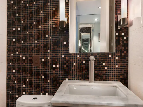 300 East 40th Street image 7 of 15