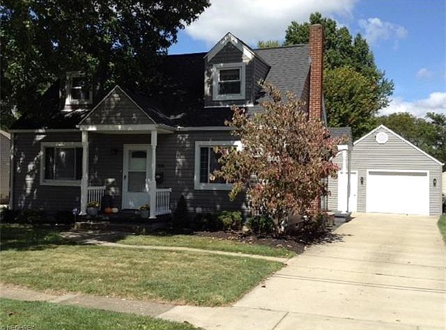 1st image of 320 Park Dr