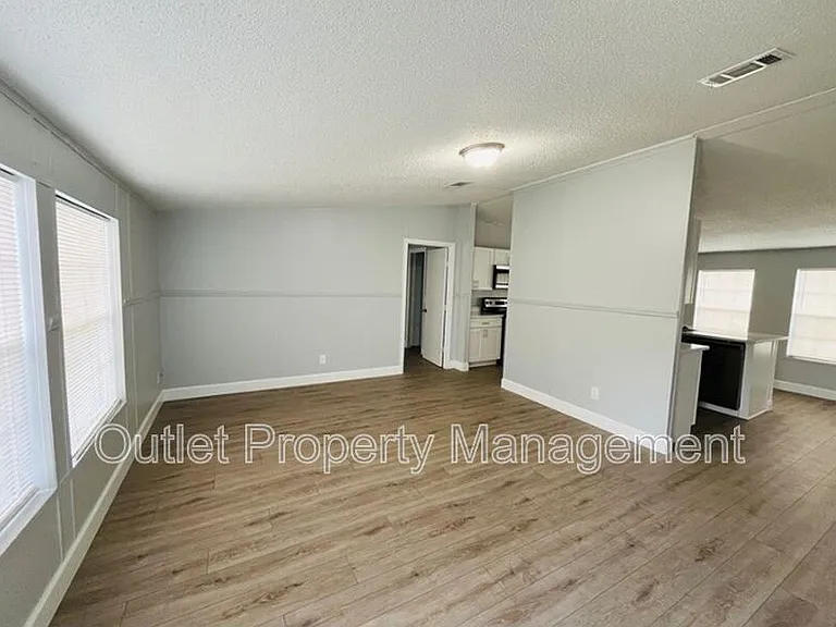 15710 Bermuda St — Photo 5