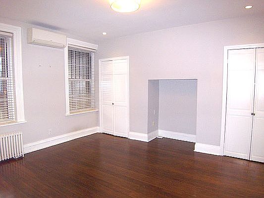 3rd image of 223 Clermont Ave