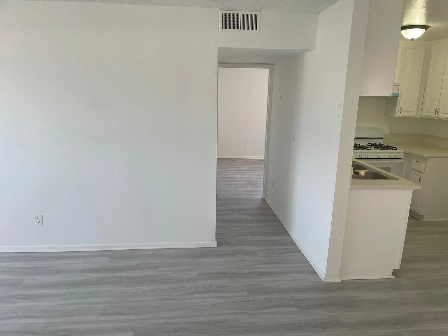 2 bed, 900 sqft, $2,295 — Photo 4