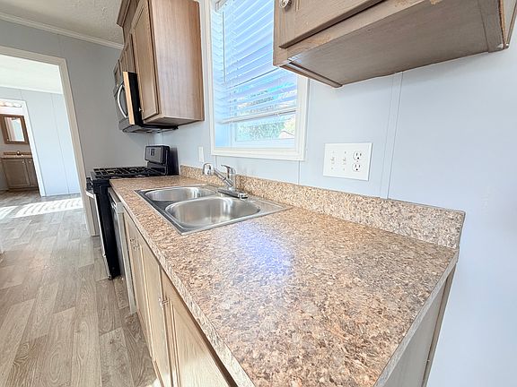 5th image of 106 Scotch Dr