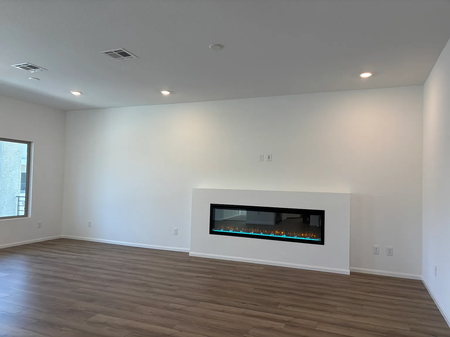 3 bed, 2030 sqft, $2,590 — Photo 4