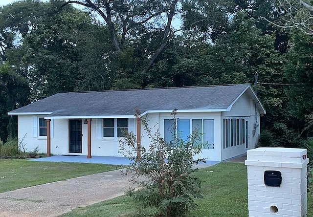 127 Farrior St — Photo 1