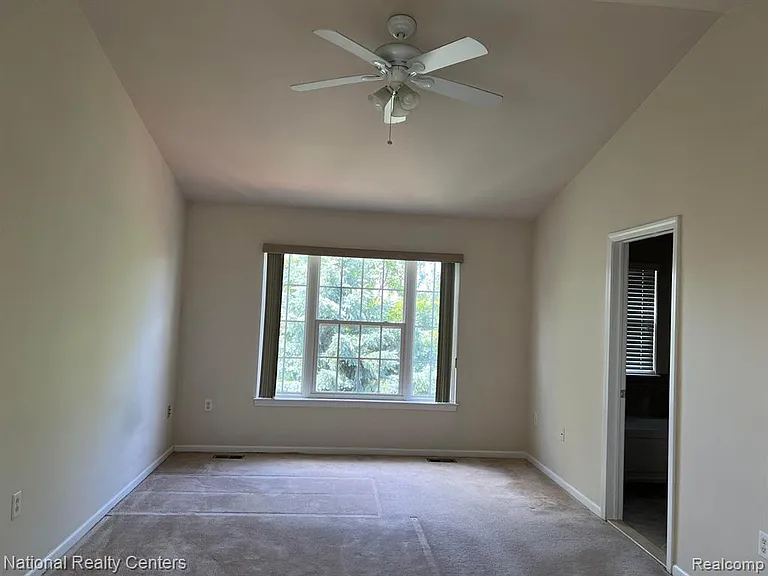 41876 Yeats Dr — Photo 16