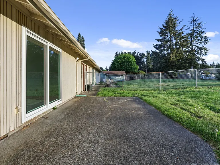 333 Choker St SE #B — Photo 24
