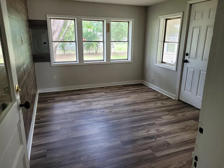 431 Roosevelt Ave — Photo 9