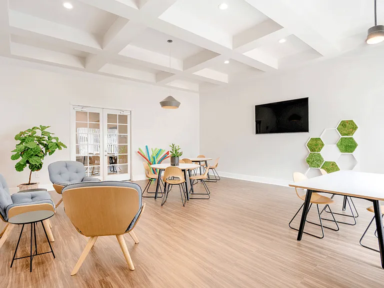 The Estates at Wellington Green Apartments — Photo 9