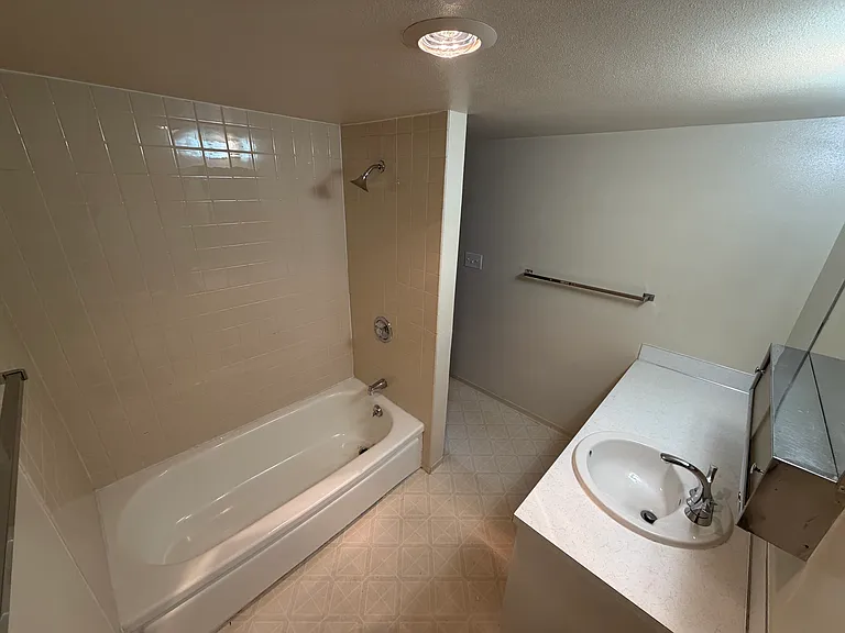 Olympic Manor — Photo 10