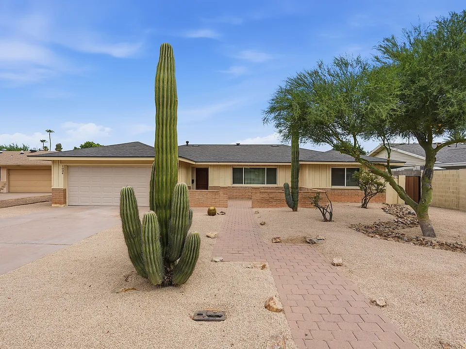 1034 E Hermosa Dr