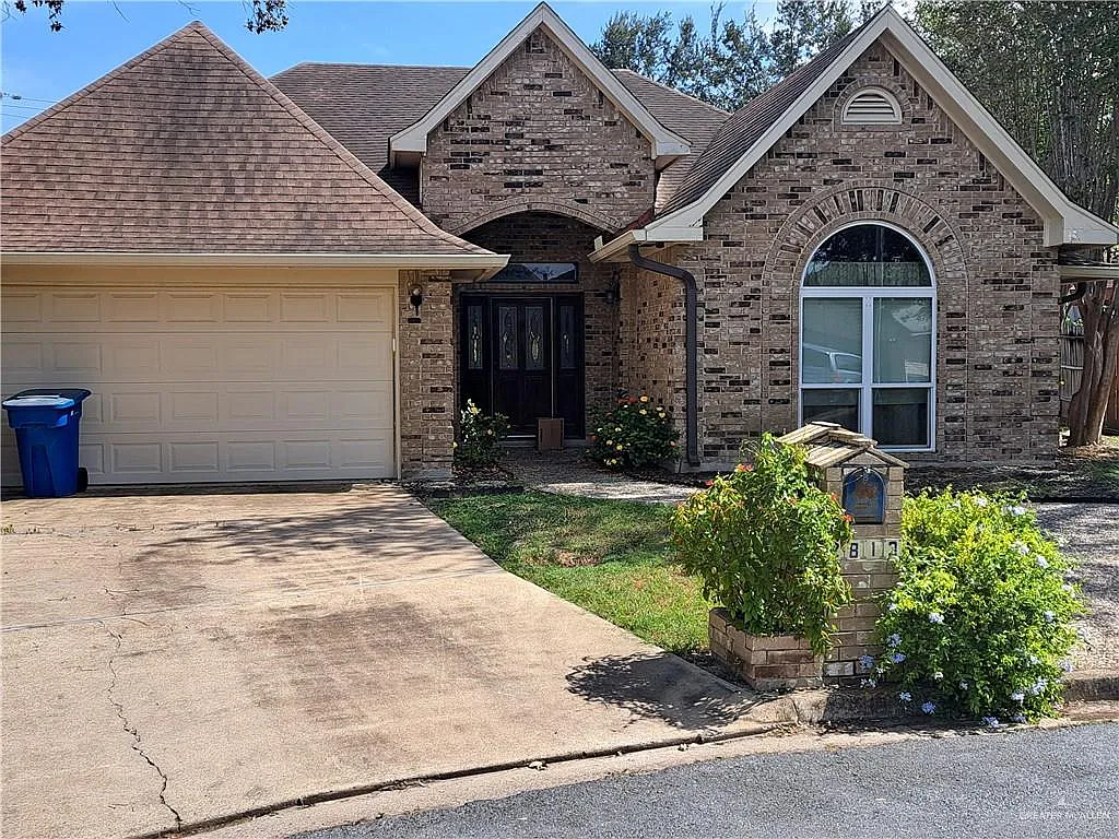 3 bed, 2.0 bath, 1842 sqft, $1,850 — Photo 1