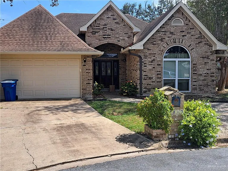 2813 Hawk Ct — Photo 1