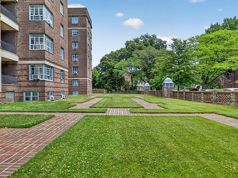 150 Greenway Ter #W43 — Photo 10