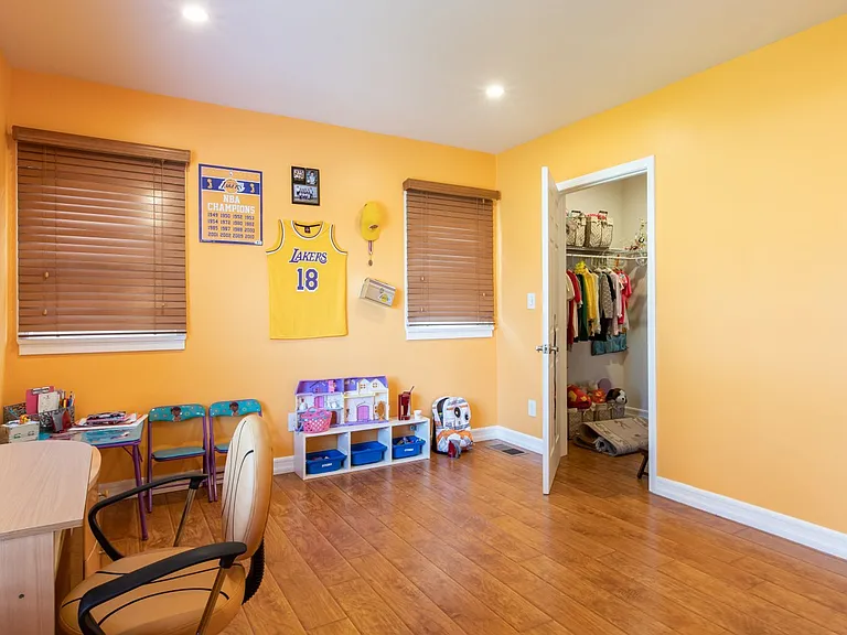 336 W Lexington Dr — Photo 20