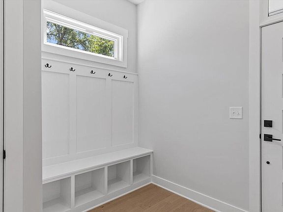 3rd image of 543 Bragg St