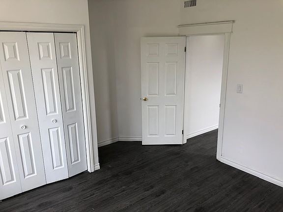 5th image of 8 Locke St N