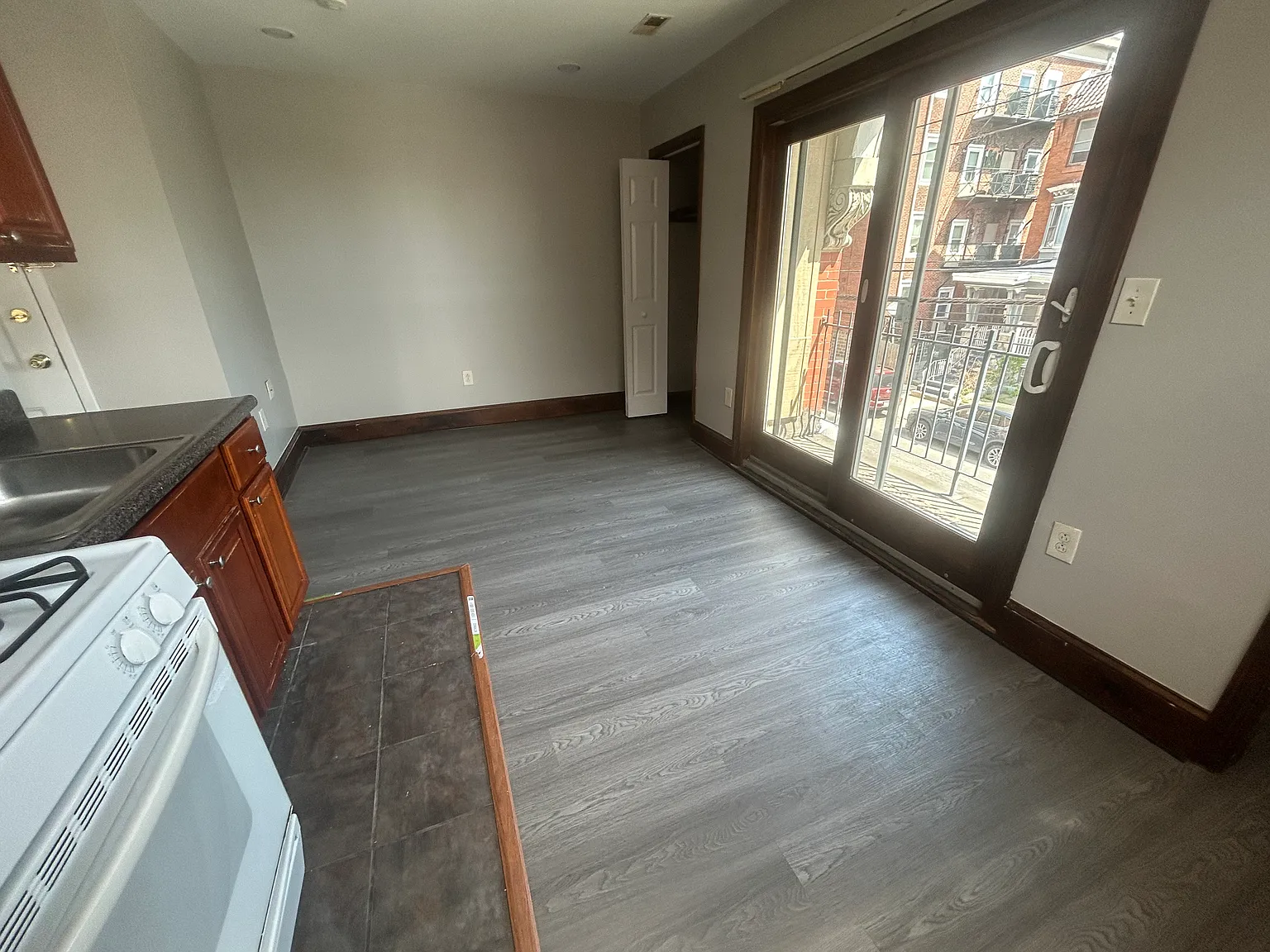 1 bed, 750 sqft, $1,050 — Photo 4