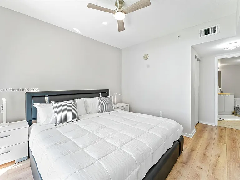 16699 Collins Ave #2810 — Photo 11